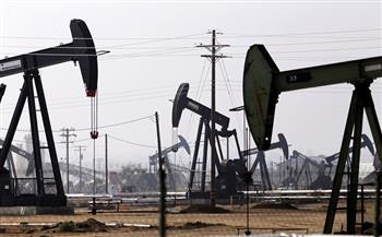 أسعار النفط تغلق على انخفاض عند التسوية