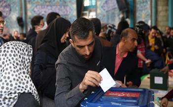 فتح مراكز الاقتراع بالانتخابات التشريعية في إيران