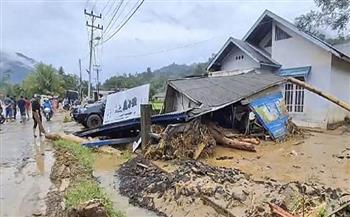 19 قتيلاً ضحايا الفيضانات والانهيارات الأرضية في إندونيسيا