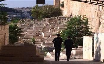 مُفتي فلسطين يدين الاعتداء على مقبرة باب الرحمة المُلاصقة للأقصى