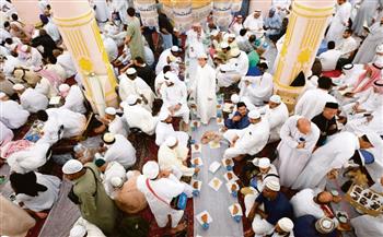 المسجد النبوي: 1700 عامل مدرب لرفع موائد السحور والإفطار من الساحات 