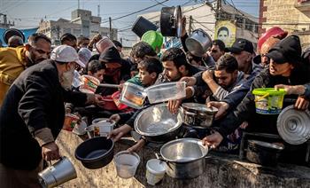أسوشيتيد برس: الفلسطينيون يبدأون شهر رمضان بأزمة جوع في قطاع غزة 