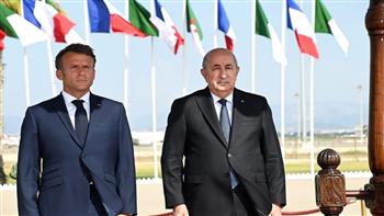 الرئيسان الجزائري والفرنسي يناقشان قضايا دولية وموعد زيارة تبون إلى باريس