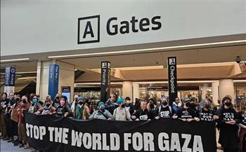 الولايات المتحدة.. متضامنون مع غزة يغلقون الصالة الدولية بمطار سان فرانسيسكو