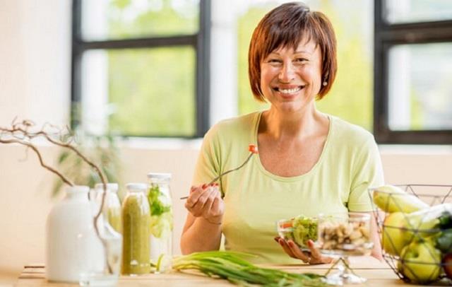 للنساء في كل الأعمار.. 9 عناصر غذائية مهمة لا غنى عنها