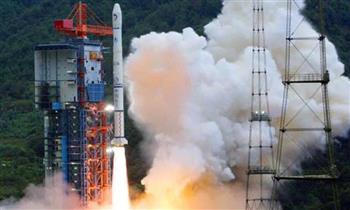 «تشانغ آه-6».. الصاروخ الحامل للمسبار القمري الصيني يصل موقع الإطلاق
