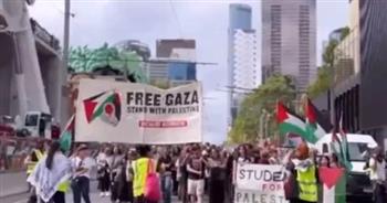 مظاهرة لدعم غزة أمام مقر الحكومة النمساوية بالتزامن مع زيارة وزير الخارجية الأمريكي