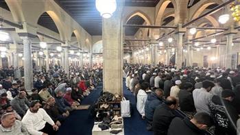 من ربوع مصر وقارات العالم.. آلاف المصلين يفدون إلى الجامع الأزهر لصلاة التراويح