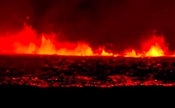 فيديو مرعب لثوران بركان في أيسلندا تسبب بحدوث شق أرضي