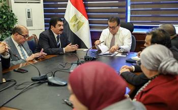 وزير الصحة يبحث مع ممثلي الجمعية المصرية لجراحة الأوعية الدموية والتداخلية سبل التعاون