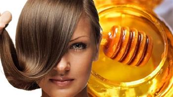 للفتيات.. 5 فوائد عند وضع شمع العسل على شعرك