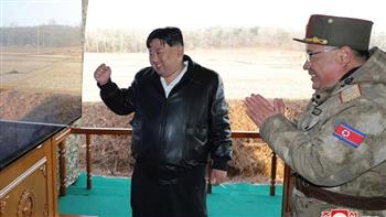 الزعيم الكوري الشمالي يشرف على مناورات مدفعية بالتزامن مع زيارة بلينكن للجنوب