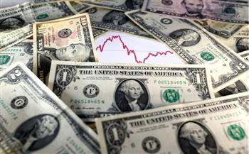 ارتفاع الدولار الأمريكي وهبوط الين الياباني بنسبة 0.8 %