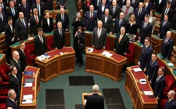 رئيس برلمان المجر يوقع على قرار انضمام السويد إلى الناتو