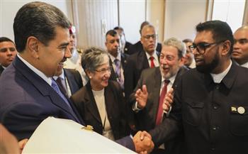 رئيسا فنزويلا وغويانا يتبادلان الهدايا بعد أشهر من التوتر