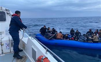 خفر السواحل التركي ينقذ 47 مهاجرًا جنوب غربي البلاد 