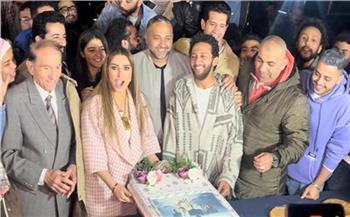 روجينا تحتفل بعيد ميلاد رؤوف عبدالعزيز عقب انتهاء تصوير «سر الهي»