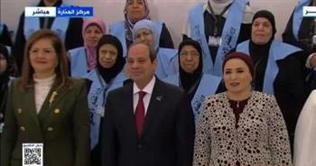 الرئيس السيسي وقرينته يصلان مقر احتفالية يوم المرأة المصرية