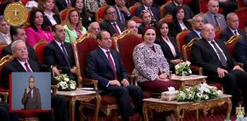 الرئيس السيسي وقرينته يشاهدان فيلمًا تسجيليًا عن المرأة المصرية