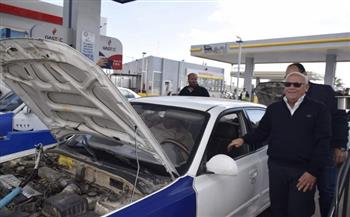 محافظ بورسعيد يتفقد محطة وقود لمتابعة انتظام العمل بعد قرار زيادة أسعار البنزين