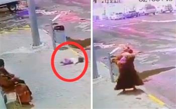 لن تصدق.. أعجوبة تحدث لطفلة سعودية سقطت من الطابق الرابع (فيديو)