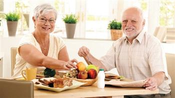 استشارية توضح 5 نصائح لتغذية كبار السن في رمضان 