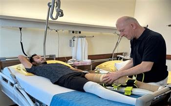 بعد جراحة الصليبي.. منصور يبدأ برنامج العلاج الطبيعي في النمسا