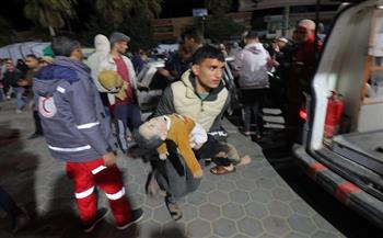 الدفاع المدني يواصل انتشال المصابين بعد قصف منزل برفح