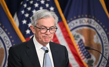 رئيس مجلس الاحتياطي الاتحادي الأمريكي يؤكد عدم التسرع في خفض الفائدة