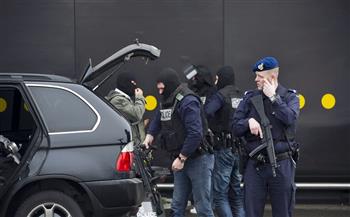 مسلح يحتجز عددا من الرهائن في مقهى شرقى هولندا