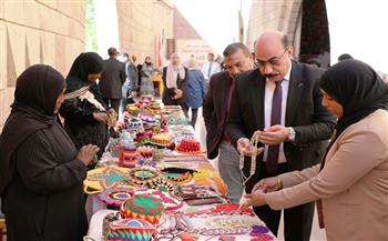 محافظ أسوان يشيد بمعرض أيادي مصر للحرف التراثية واليدوية بمتحف النوبة