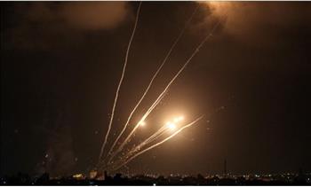 إطلاق رشقة صاروخية ثقيلة وضخمة من لبنان نحو مستوطنة كريات شمونة