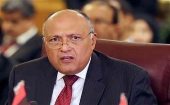 وزير الخارجية يبحث مع نظيره الجزائري تعزيز أطر التعاون بين البلدين