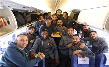 لاعبو الأهلي يحتفلون بعيد ميلاد أفشة قبل السفر إلى السعودية