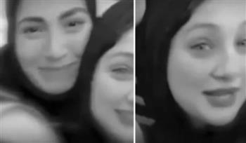 فيديو يجمع فتاة العريش مع زميلتها المتهمة بابتزازها قبل انتحارها