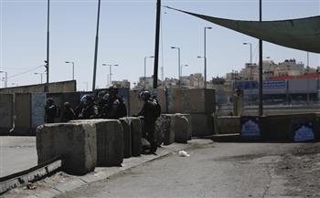 الاحتلال الإسرائيلى يغلق حاجزا قلنديا وأحياءً في القدس ويعتقل شابا 