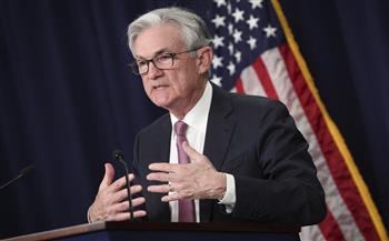 رئيس الاحتياطي الفيدرالي الأمريكي يستبعد خفضًا وشيكًا لسعر الفائدة