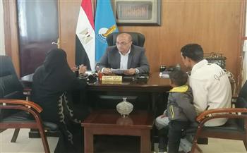 رئيس مدينة مرسى علم يلتقى مواطنين لفحص طلباتهم 