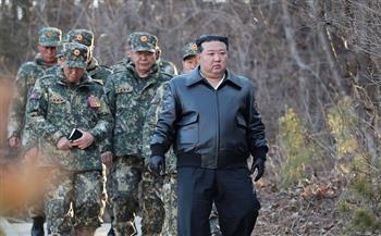 الزعيم الكوري الشمالي يدعو إلى تكثيف التدريبات الحربية