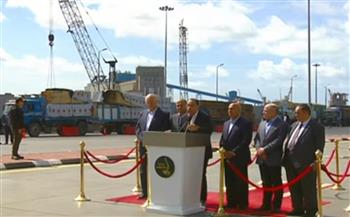 مدبولي: الإفراج عن كميات هائلة من السلع الأساسية بميناء الإسكندرية و3 موانئ أخرى