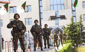 الجيش الجزائري يلقي القبض على 13 عنصرا إرهابيا