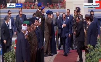 الرئيس السيسي يصل إلى مسجد المشير طنطاوي لأداء صلاة الجمعة