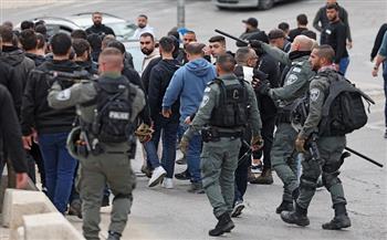 الاحتلال الإسرائيلي يعتدي على المصلين عند باب الأسباط بالقدس ويعتقل اثنين منهم