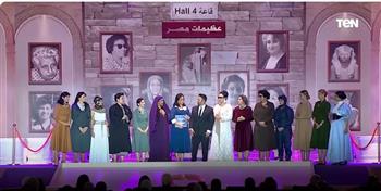 انتصار السيسي تشهد عرض  «ليلة الورد» في الاحتفال بالمرأة المصرية (فيديو)