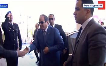 لحظة وصول الرئيس السيسي إلى احتفال "يوم الشهيد" .. فيديو