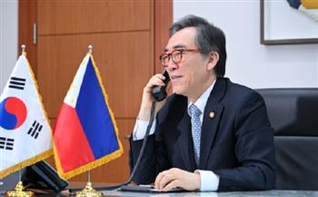 وزير خارجية كوريا الجنوبية يبحث مع نظيره الفلبيني هاتفيًا تعزيز العلاقات الثنائية