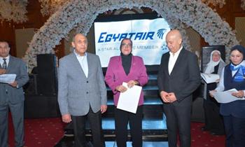 وزير الطيران المدني يشيد بتوحيد جهود العاملين بشركتي مصر للطيران وإيركايرو