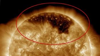 علماء فلك يكتشفون ثقبا تاجيا عملاقا على الشمس