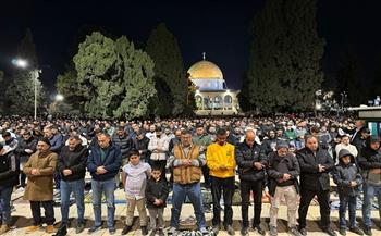 40 ألف فلسطيني يؤدون صلاتي العشاء والتراويح بالمسجد الأقصى