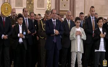 الرئيس السيسي يؤدي صلاة عيد الفطر بمسجد مصر الكبير في العاصمة الإدارية